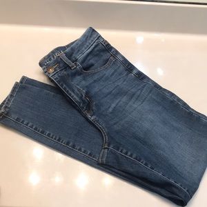 Size 8 long American Eagle High Rise Jeans..